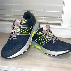 New Balance women’s athletic shoes size 8 Perfect condition. The 410 Trail style